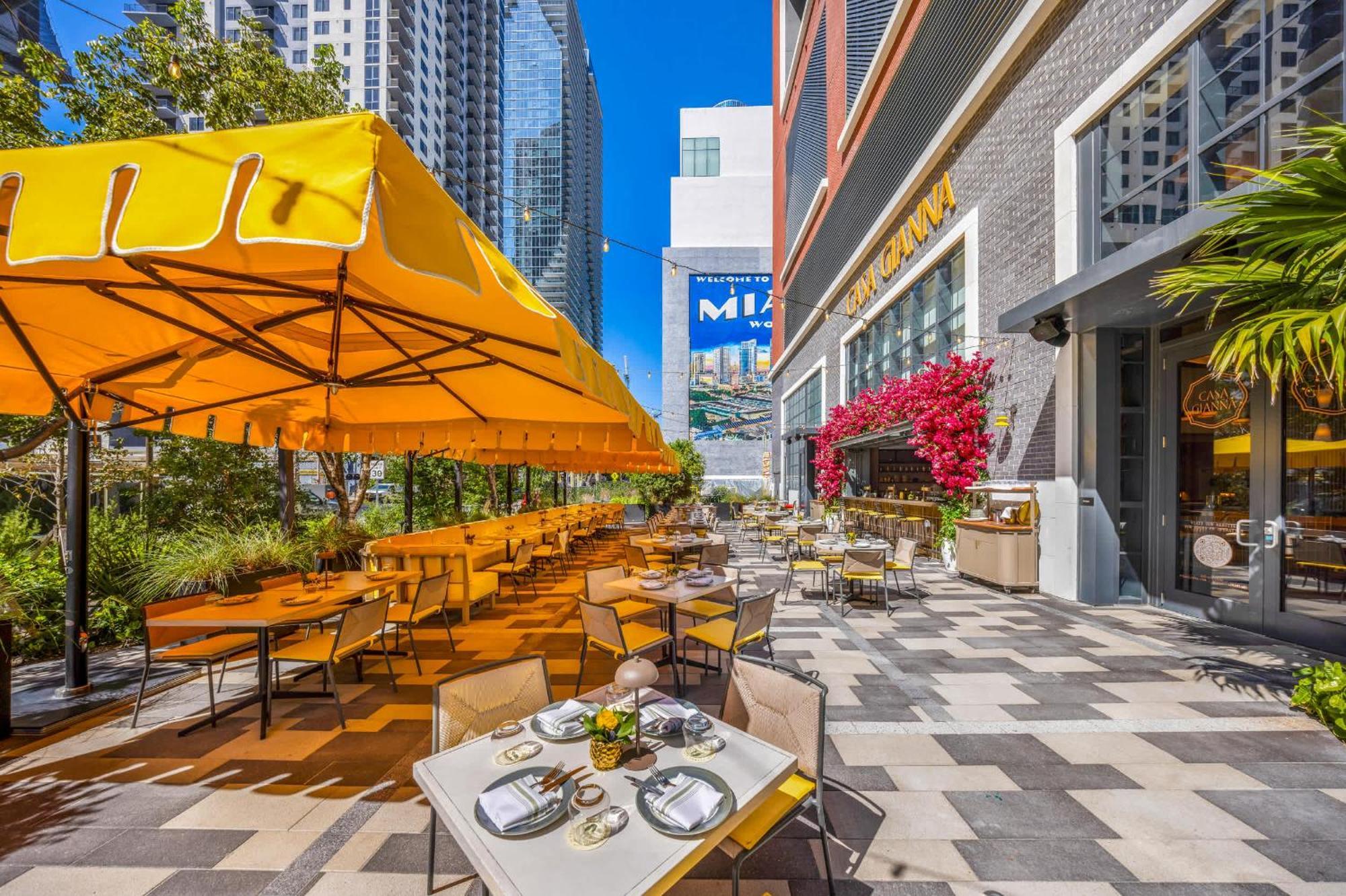 Luxe Retreat Modern 2-br With Water Views Apartment *