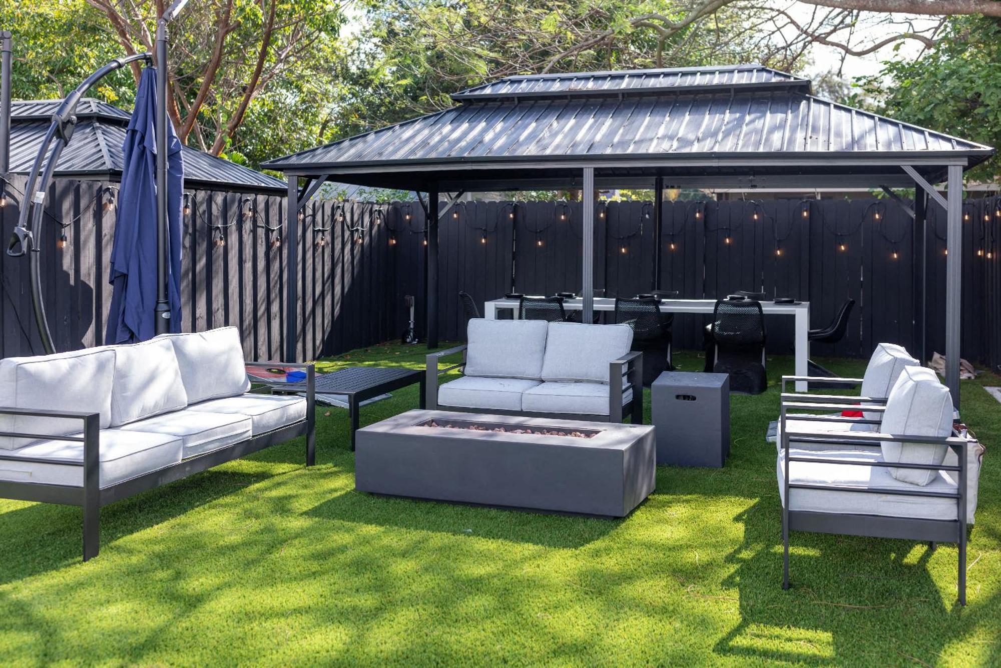 Holiday home 4br Paris Style Heated Pool New Build *