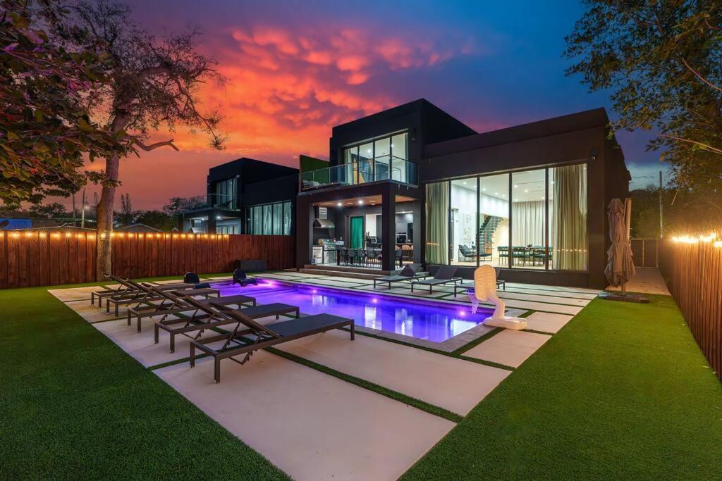 Holiday home New Build Huge Open Heated Pool