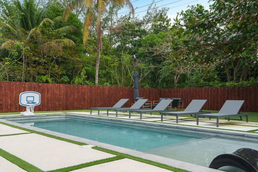 New Build Huge Open Heated Pool *