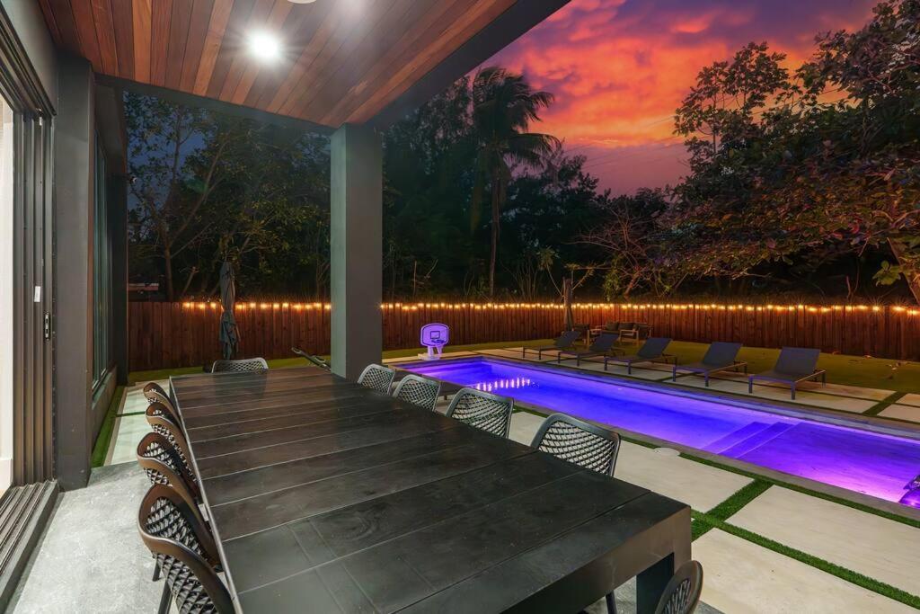 New Build Huge Open Heated Pool Holiday home