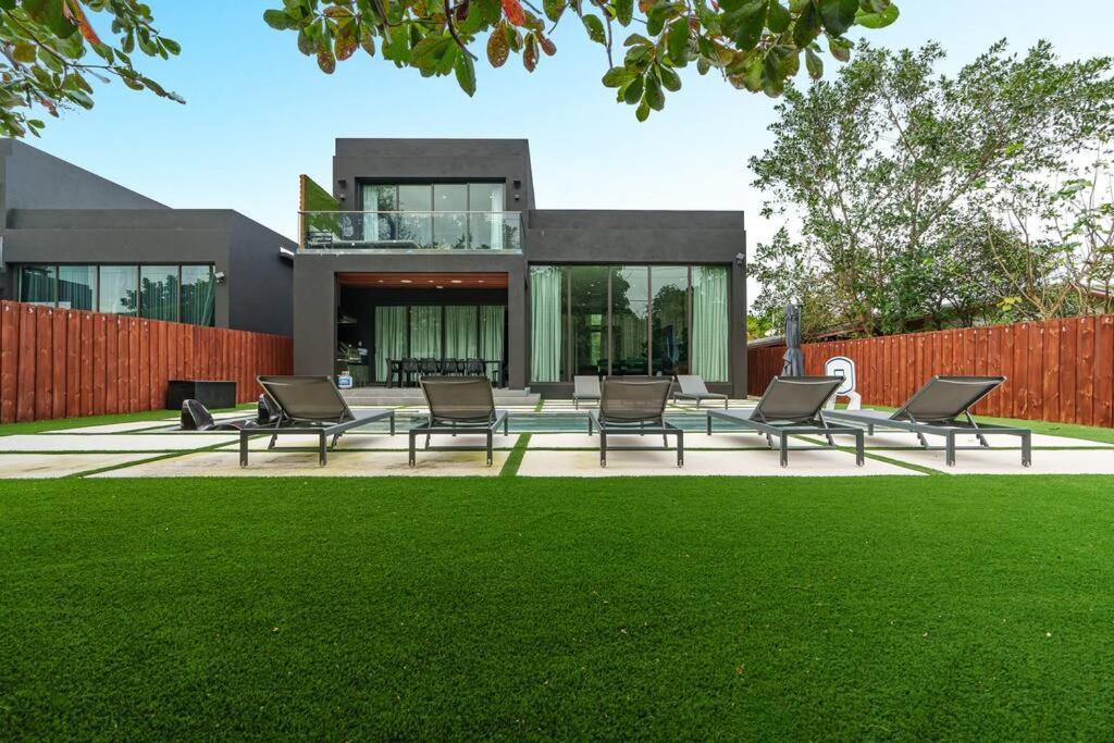 Holiday home New Build Huge Open Heated Pool *