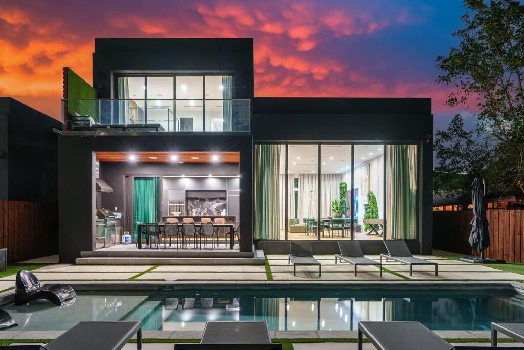 New Build Huge Open Heated Pool *