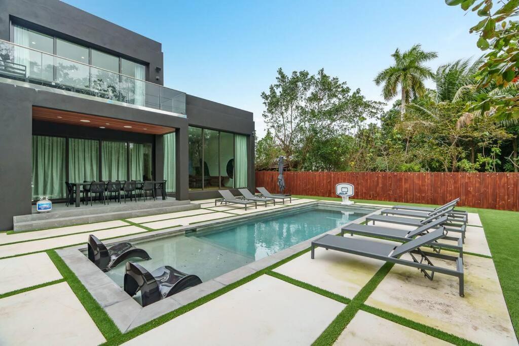 New Build Huge Open Heated Pool Miami