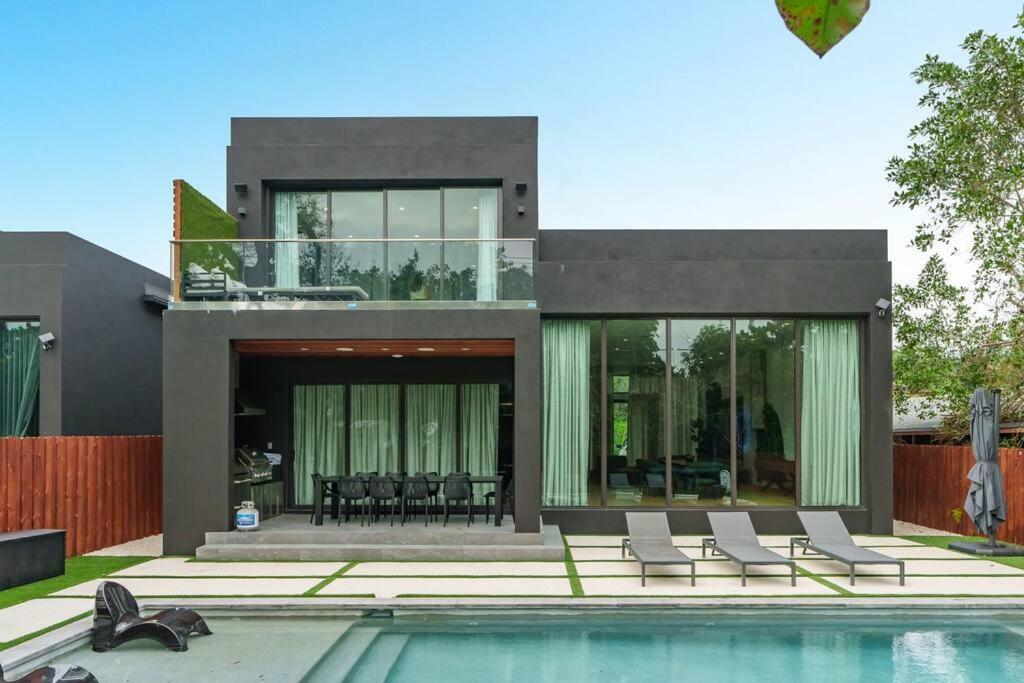 New Build Huge Open Heated Pool