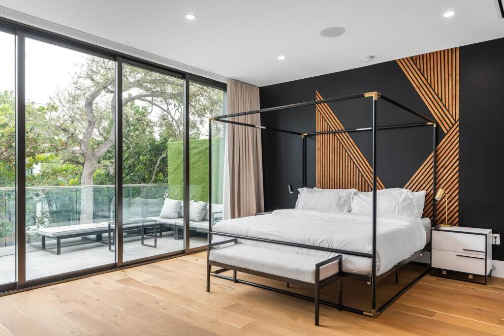 New Build Huge Open Heated Pool *