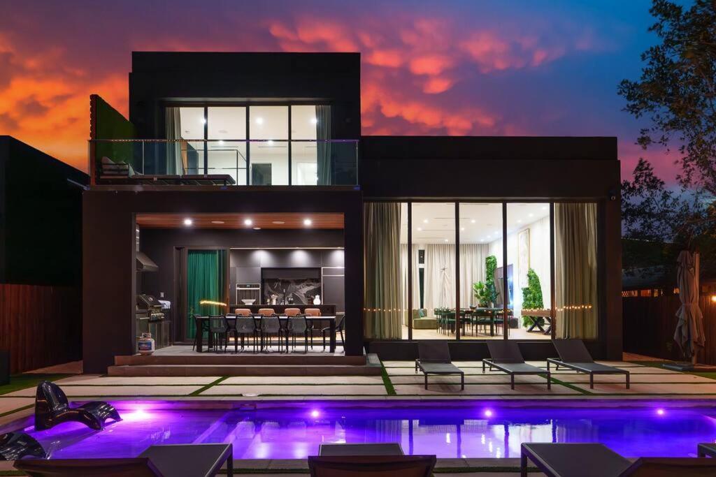 New Build Huge Open Heated Pool Holiday home *