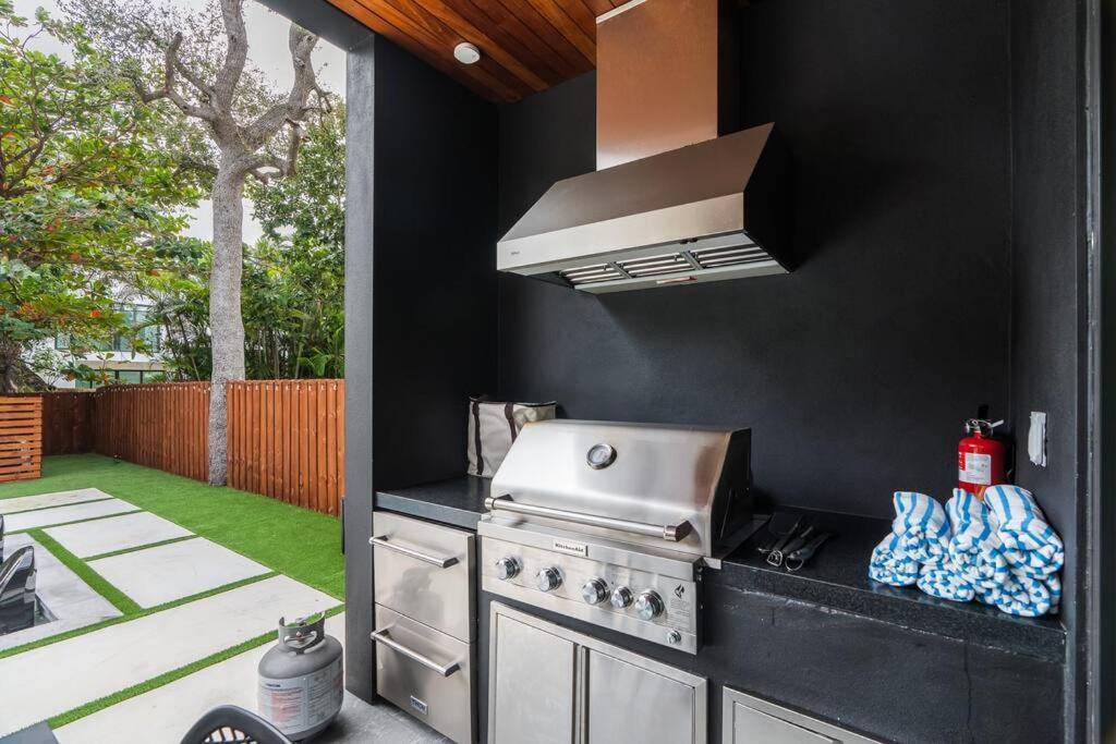 New Build Huge Open Heated Pool * Miami