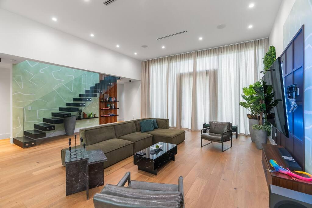 New Build Huge Open Heated Pool Miami