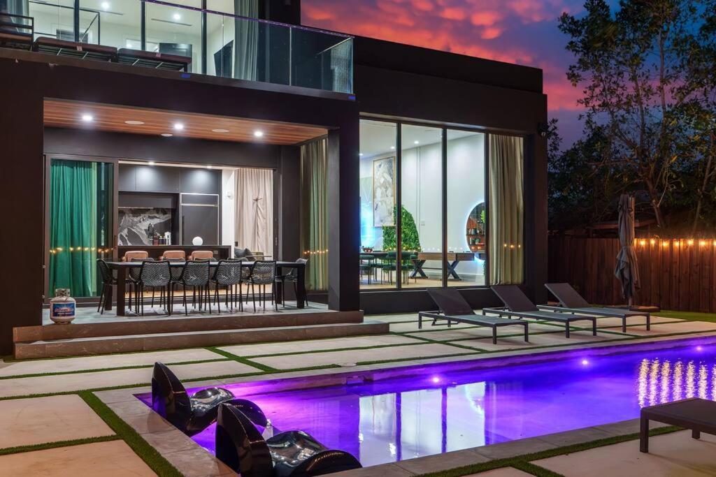 New Build Huge Open Heated Pool Holiday home *
