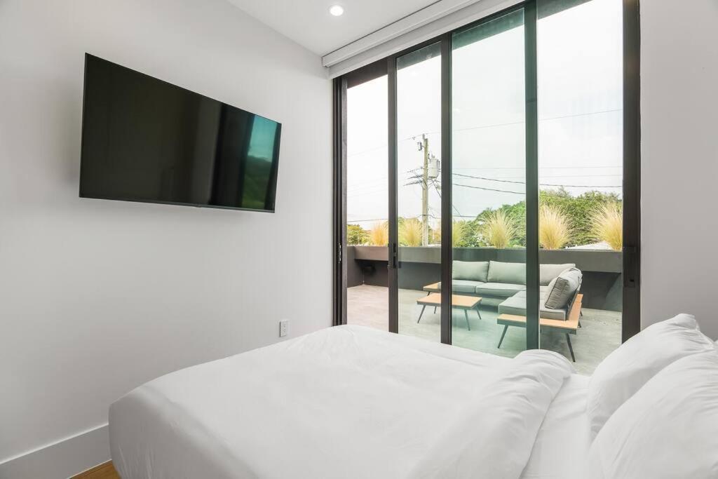 New Build Huge Open Heated Pool Miami