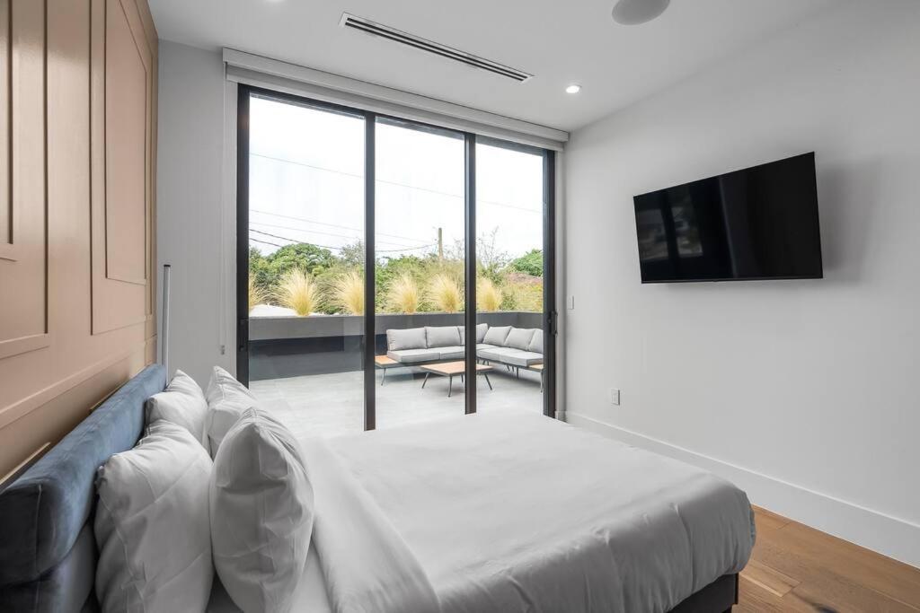Holiday home New Build Huge Open Heated Pool