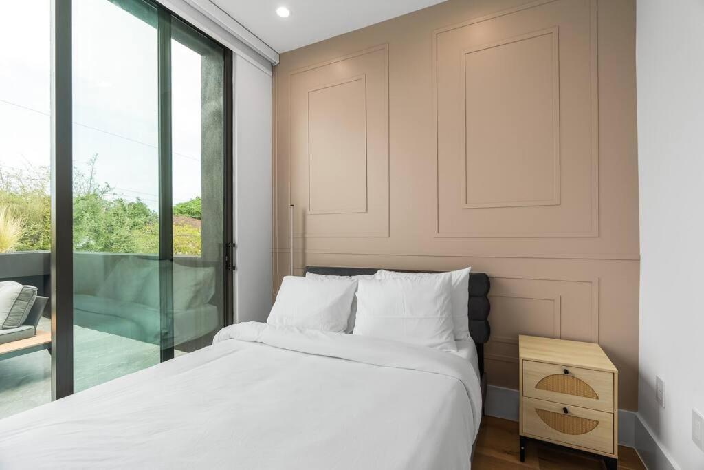 New Build Huge Open Heated Pool * Miami