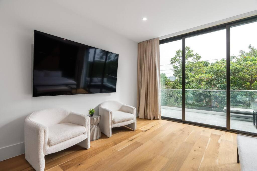 New Build Huge Open Heated Pool Miami