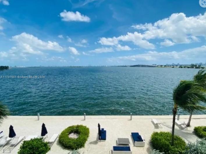 Bay- Spacious And Cozy Water Front - 28 Day Minimum Apartment