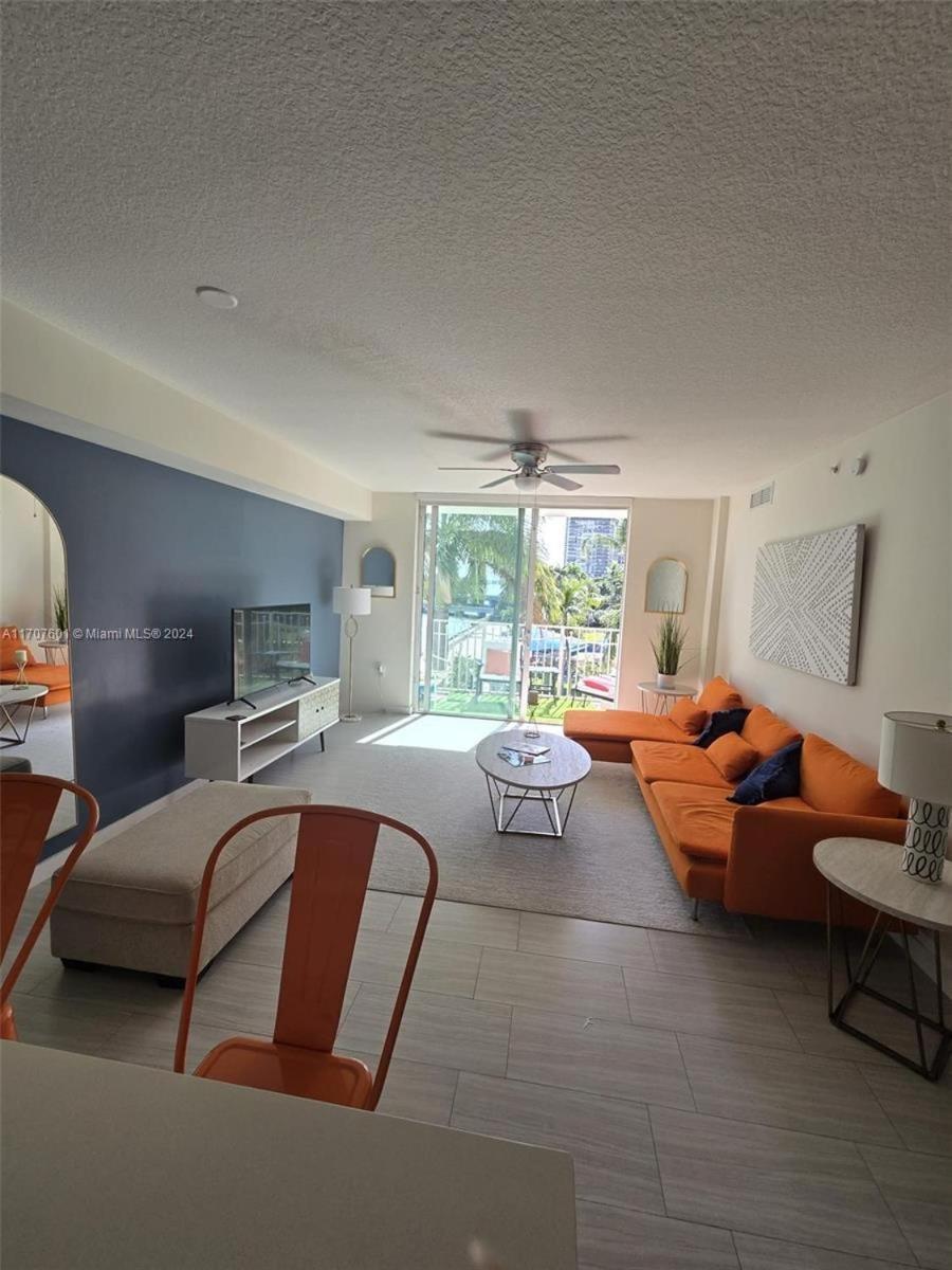 Apartment Bay- Spacious And Cozy Water Front - 28 Day Minimum *
