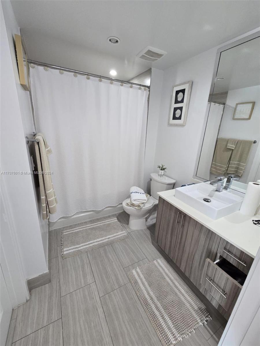 Bay- Spacious And Cozy Water Front - 28 Day Minimum Apartment *