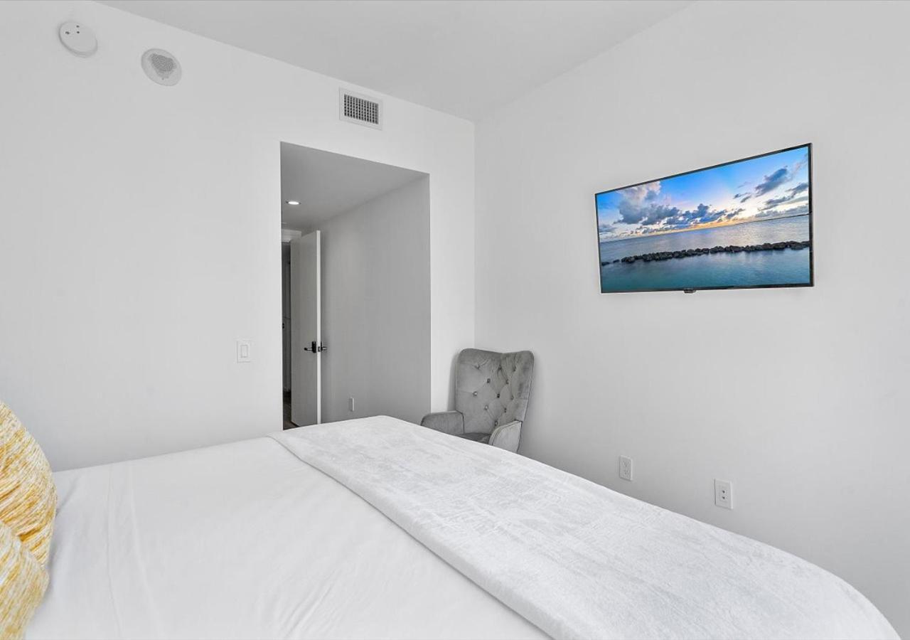 X-lounge Ii - Highrise In The Heart Of Downtown With Rooftop Pool & Skyline Views Apartment