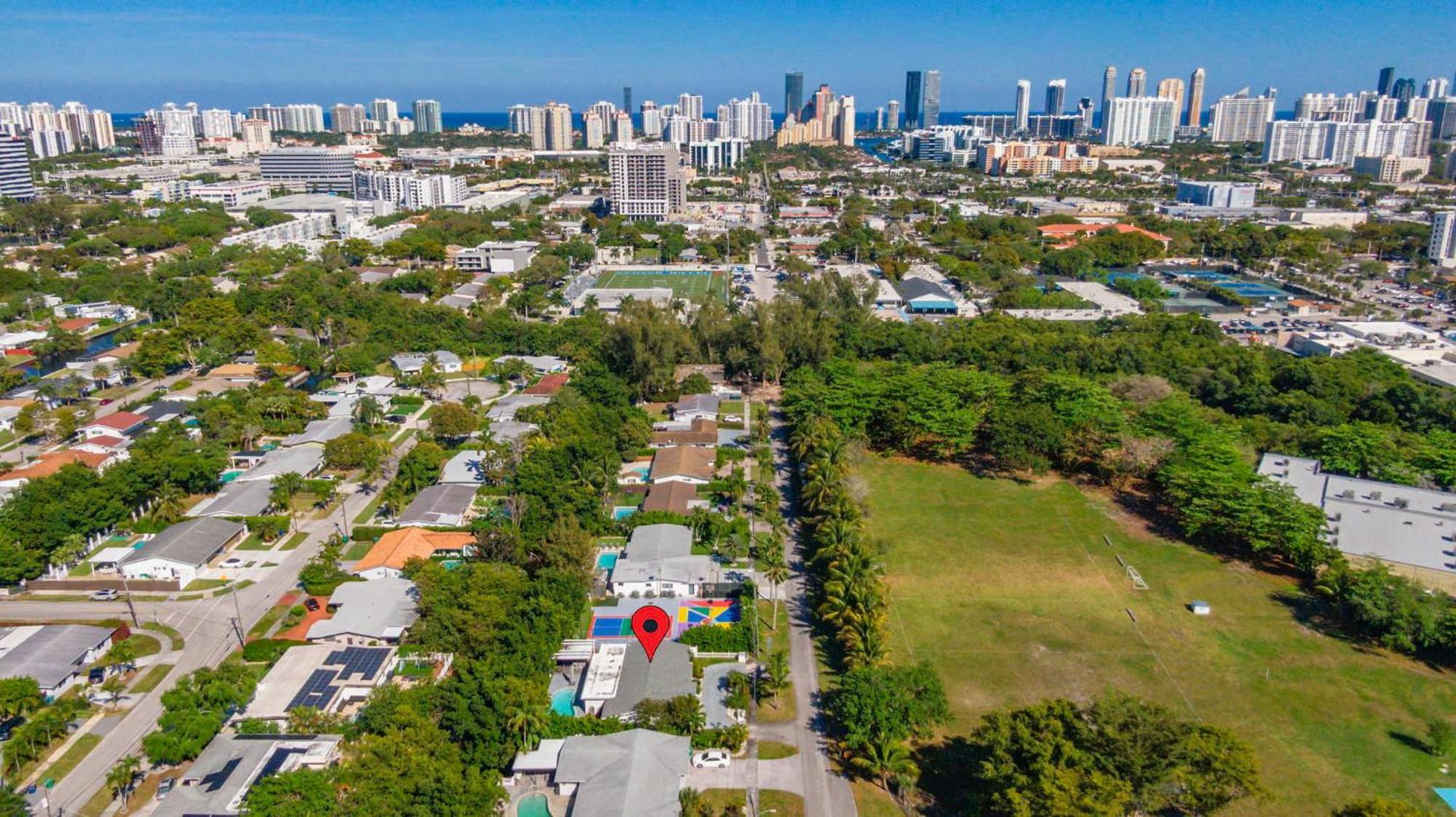 Spacious Retreat Sleeps 12 Private Pool Fire Pit * Miami