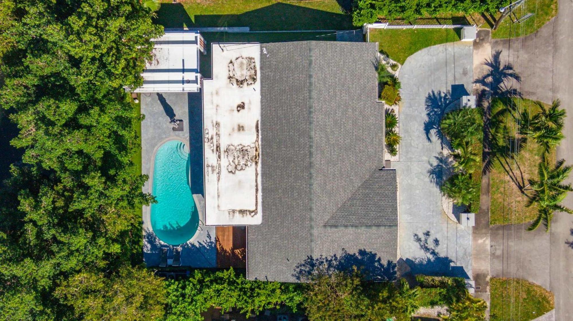 Spacious Retreat Sleeps 12 Private Pool Fire Pit Miami