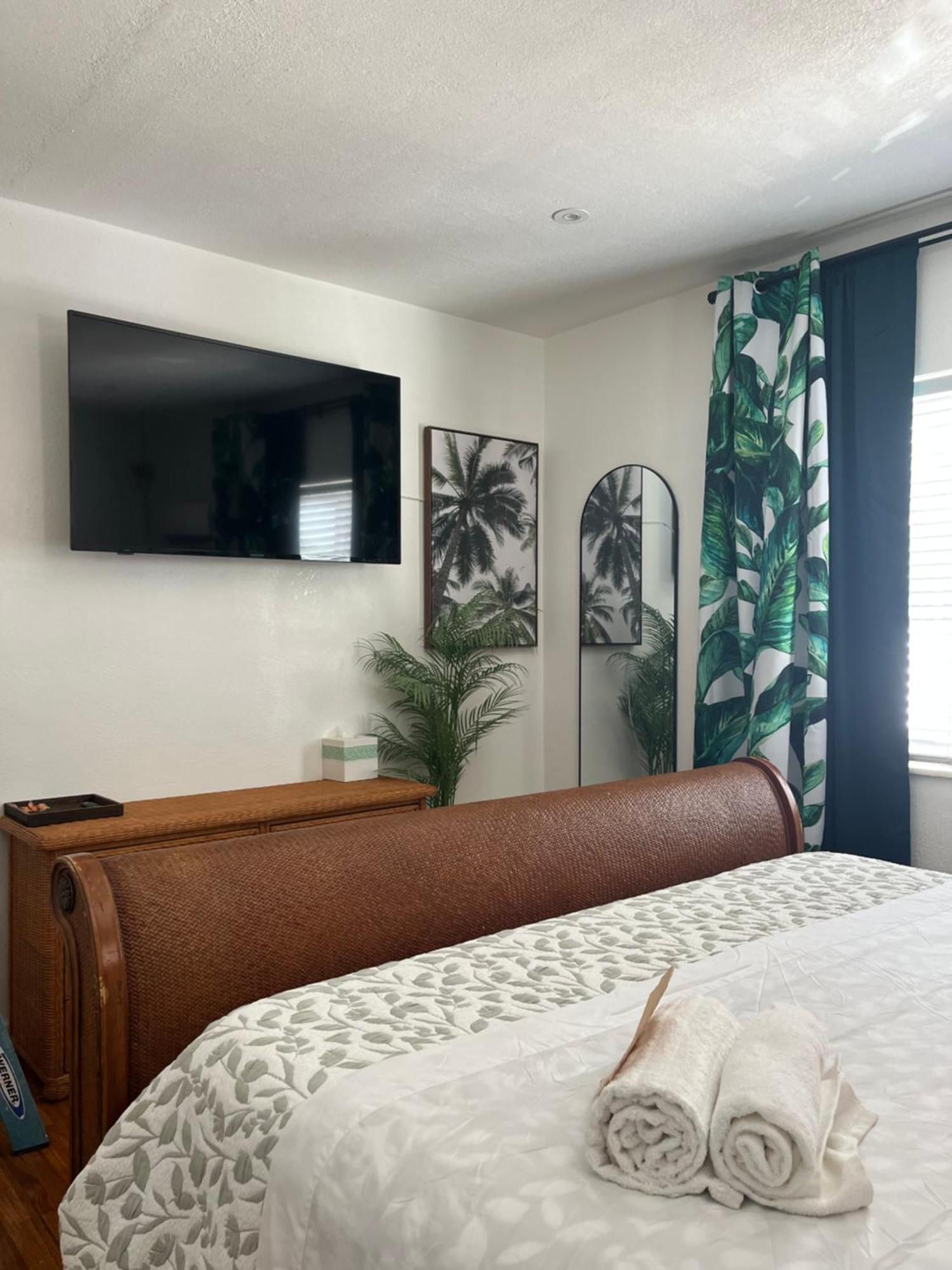Little Havana Suites: Urban Oasis With Free Parking Apartment *
