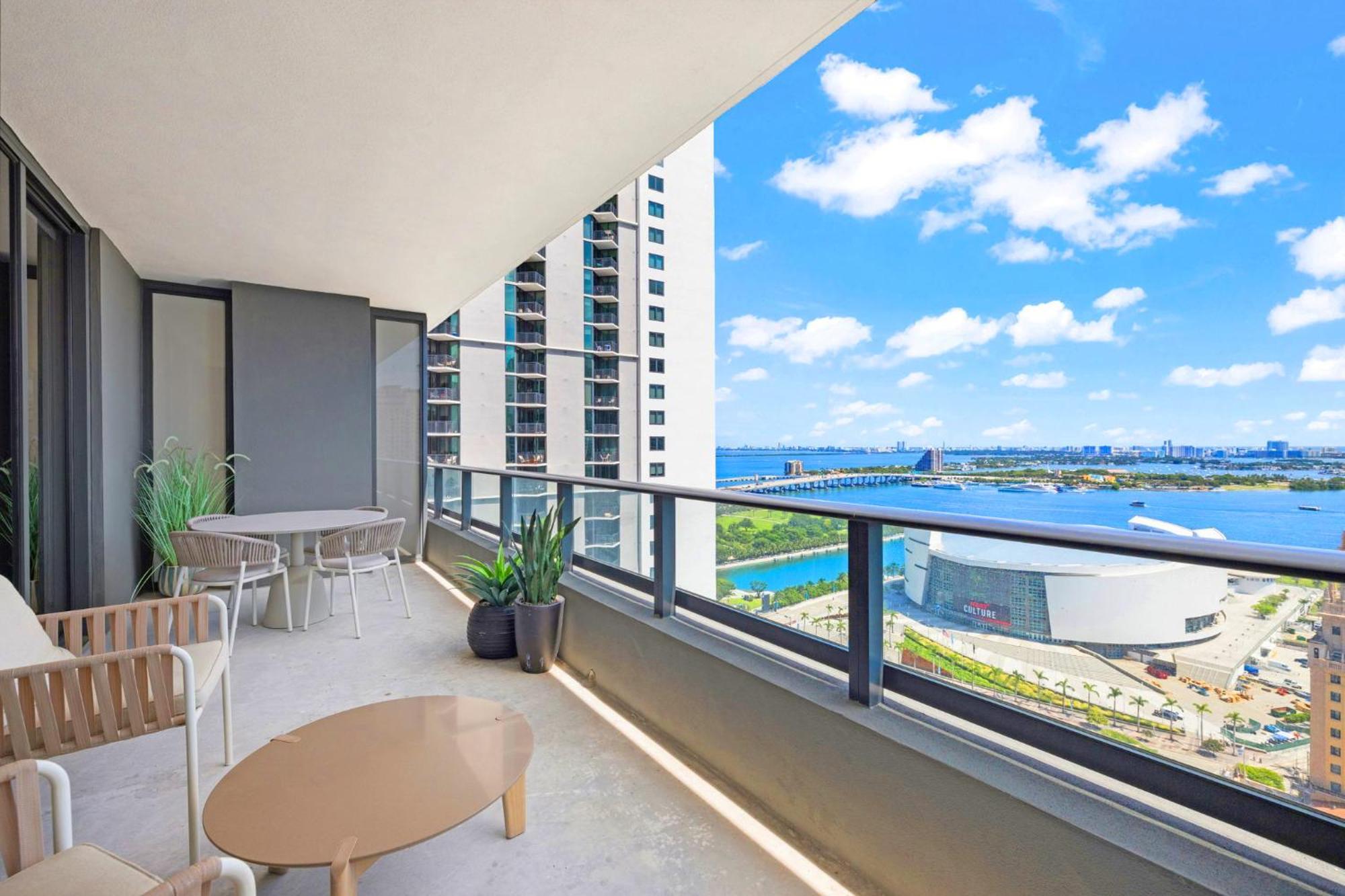 Apartment Enjoy From A On 24th Floor