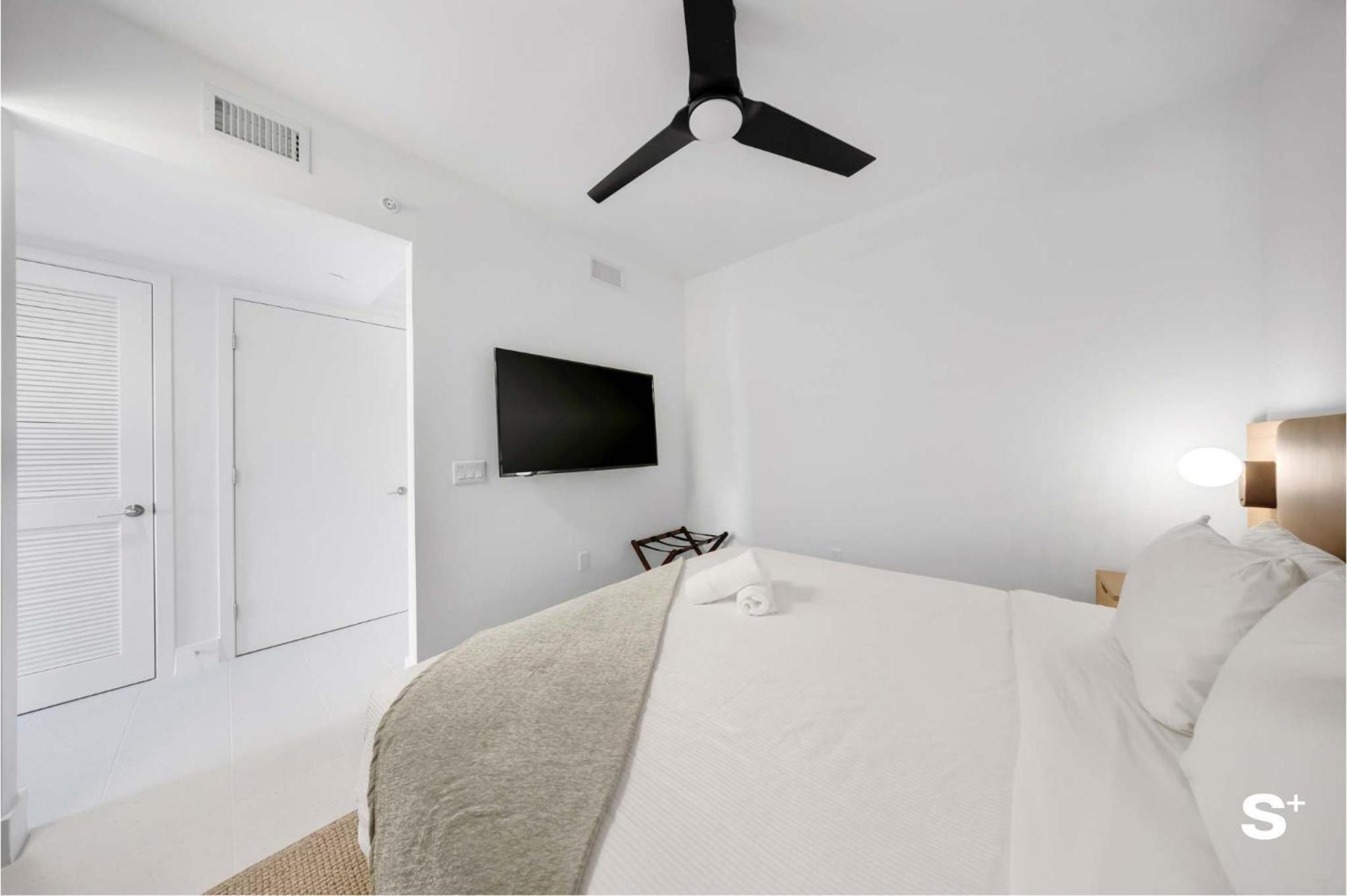 1-br Skyline Retreat Apartment