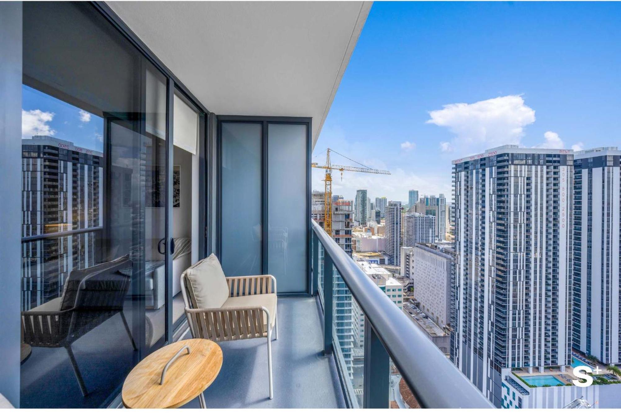 Apartment 1-br Skyline Retreat