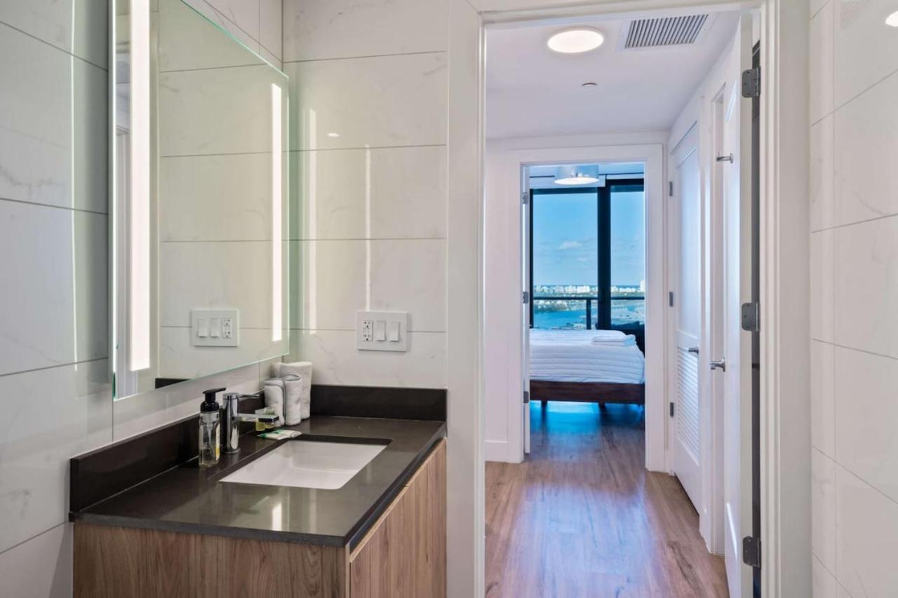 Lux 2bd With Stunning Water Views