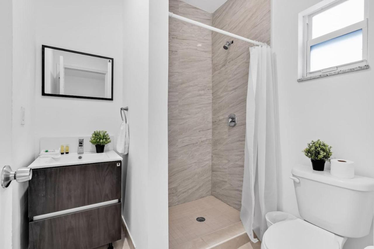 Charming 3br 2bth Enjoy The 8th Street Apartment