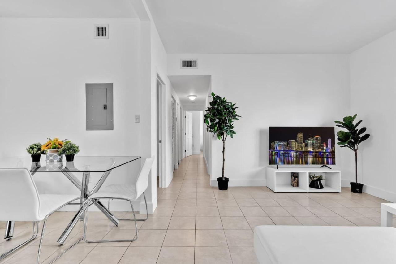 Charming 3br 2bth Enjoy The 8th Street Apartment