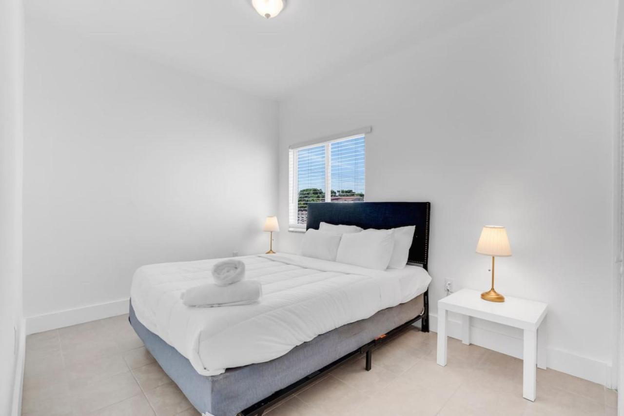 Charming 3br 2bth Enjoy The 8th Street Apartment *