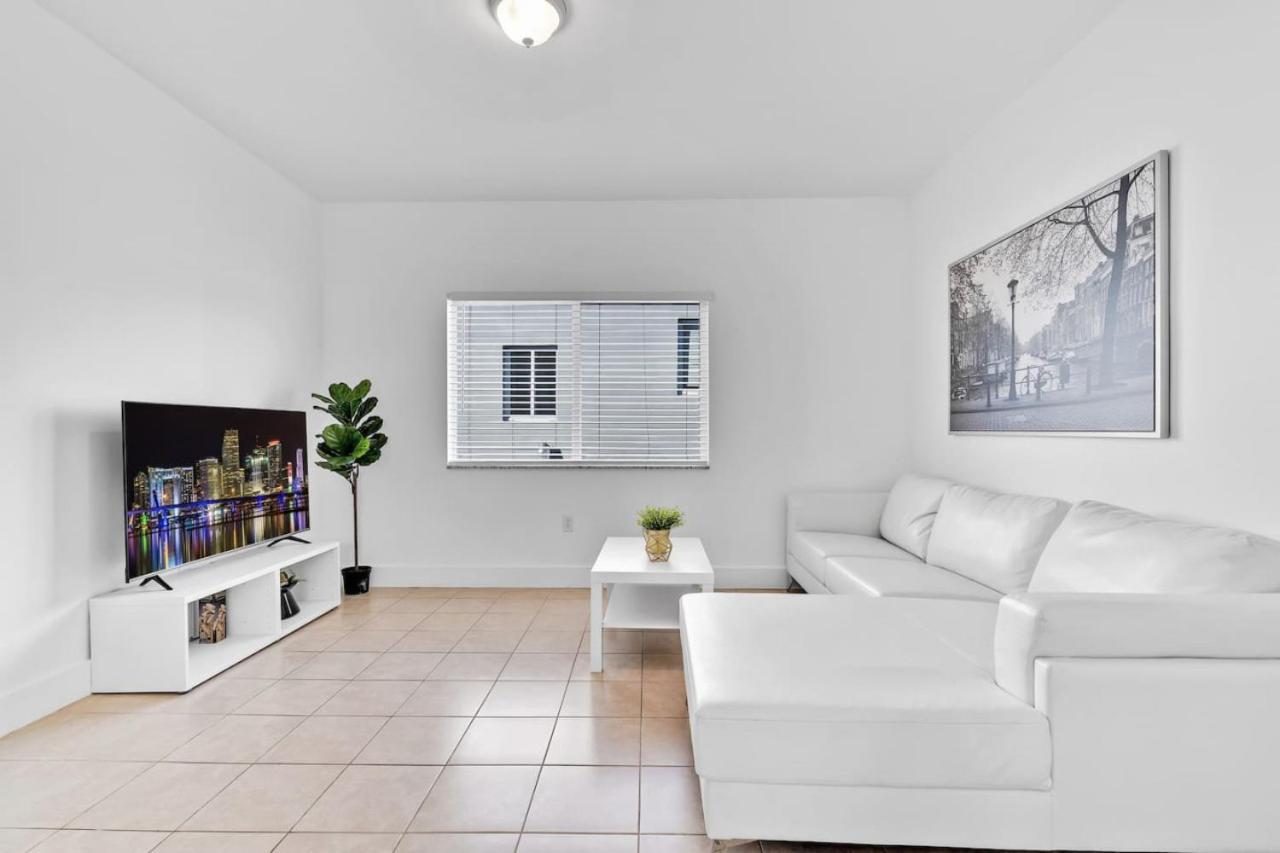 Charming 3br 2bth Enjoy The 8th Street Apartment *