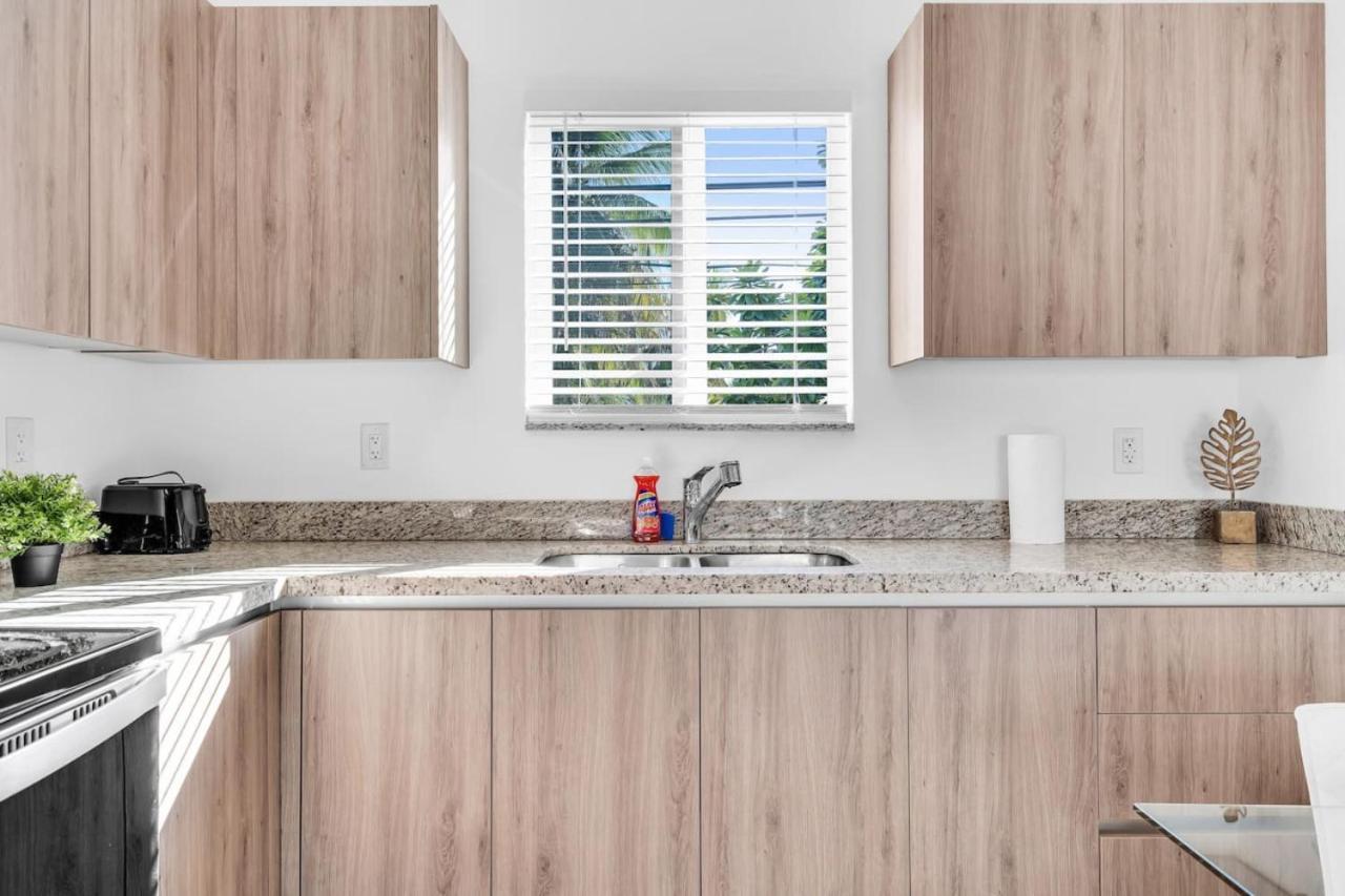 Charming 3br 2bth Enjoy The 8th Street Apartment