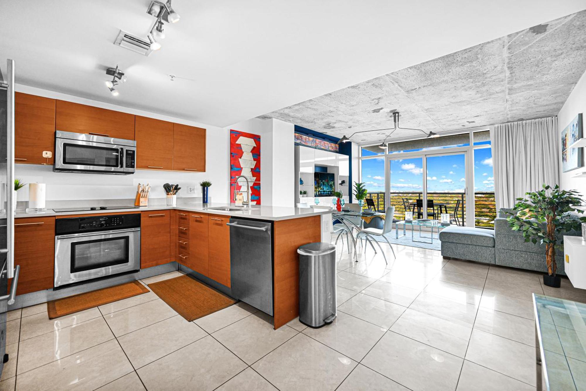 Exclusive Unit In Sunshine Apartment *