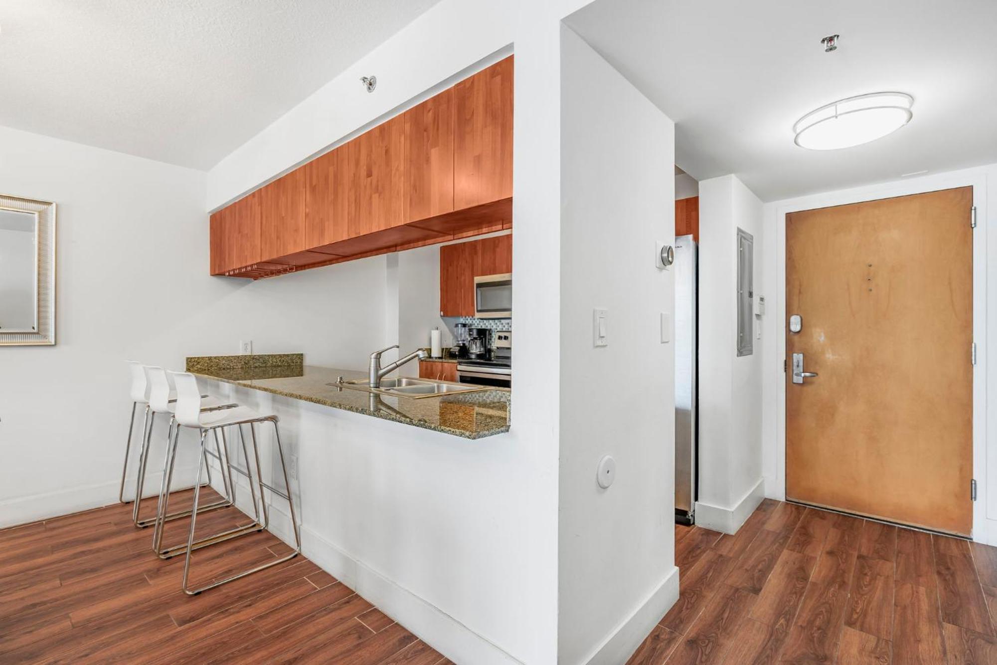 Exclusive 1br On 35th Floor Apartment