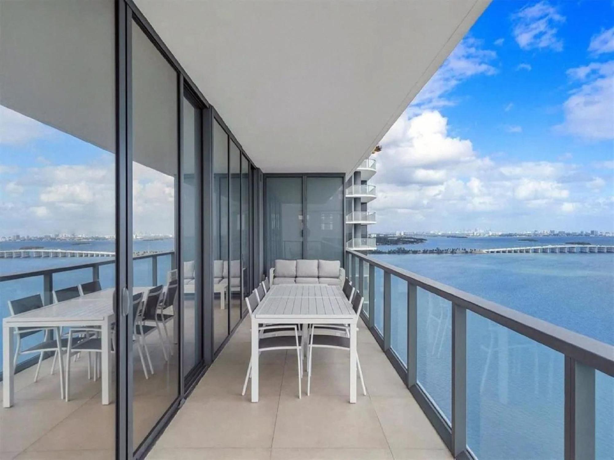 Sky With Bay Views In Edgewater * Miami