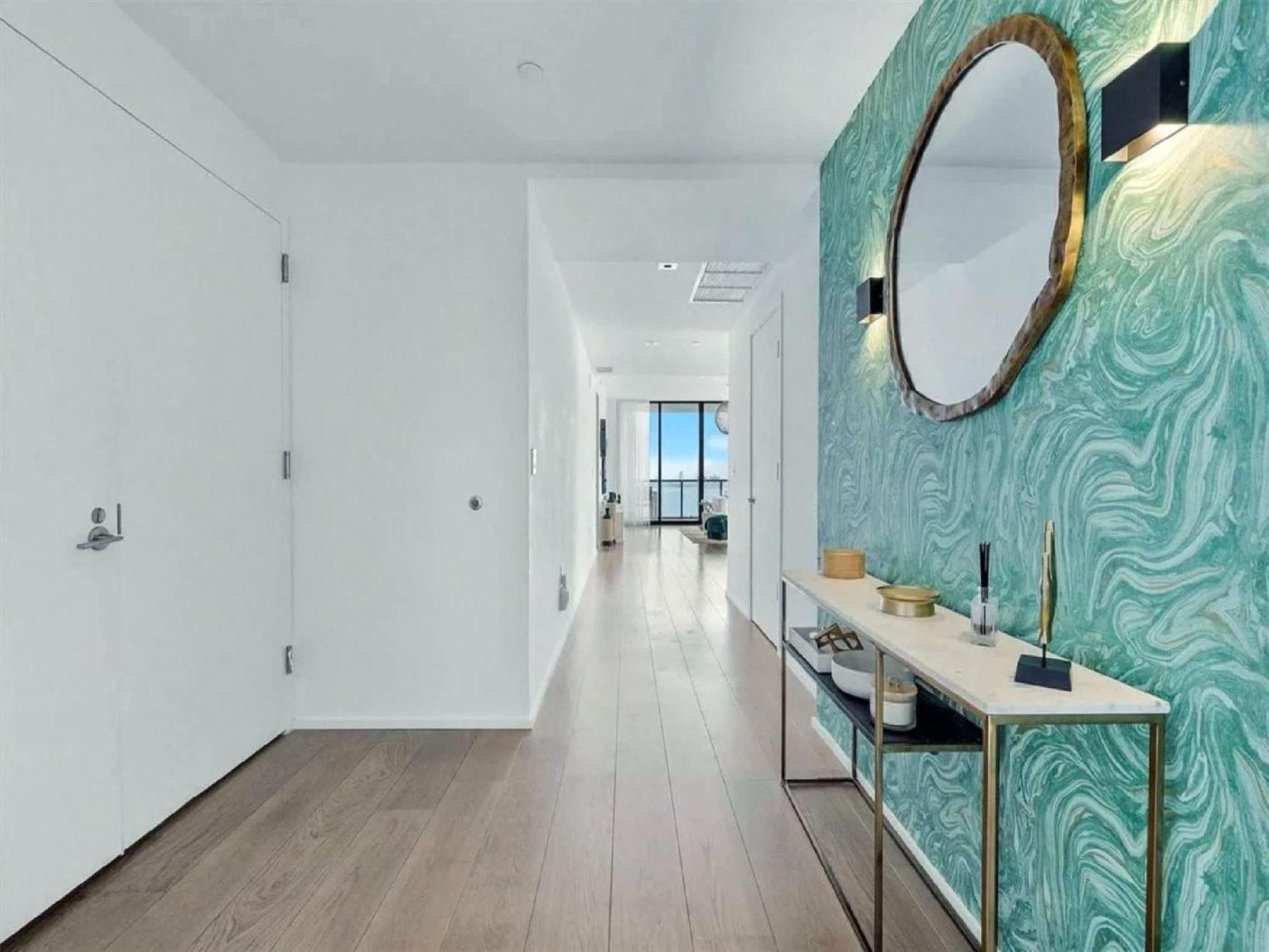 Apartment Sky With Bay Views In Edgewater