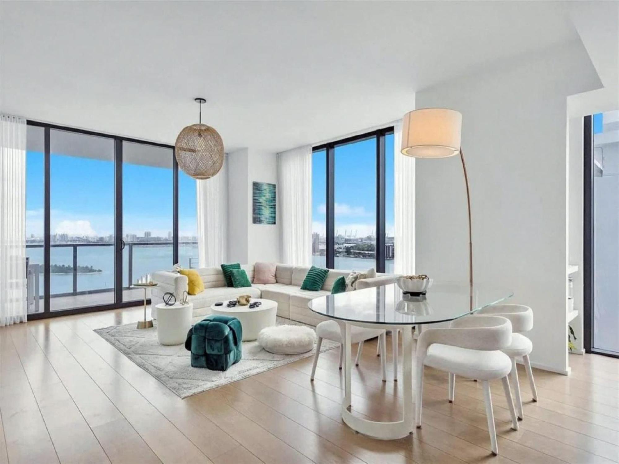 Sky With Bay Views In Edgewater * Miami