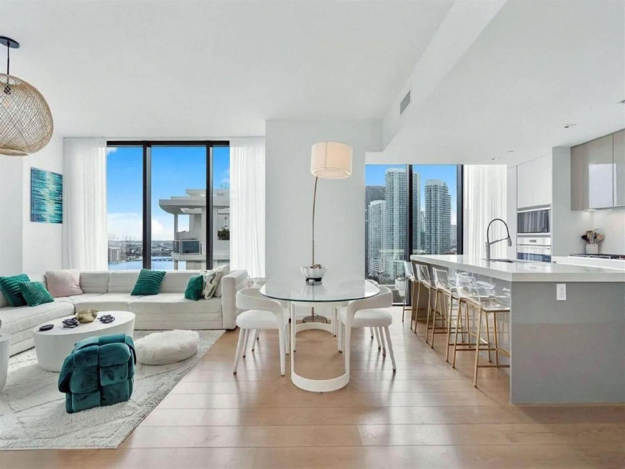 Sky With Bay Views In Edgewater Miami