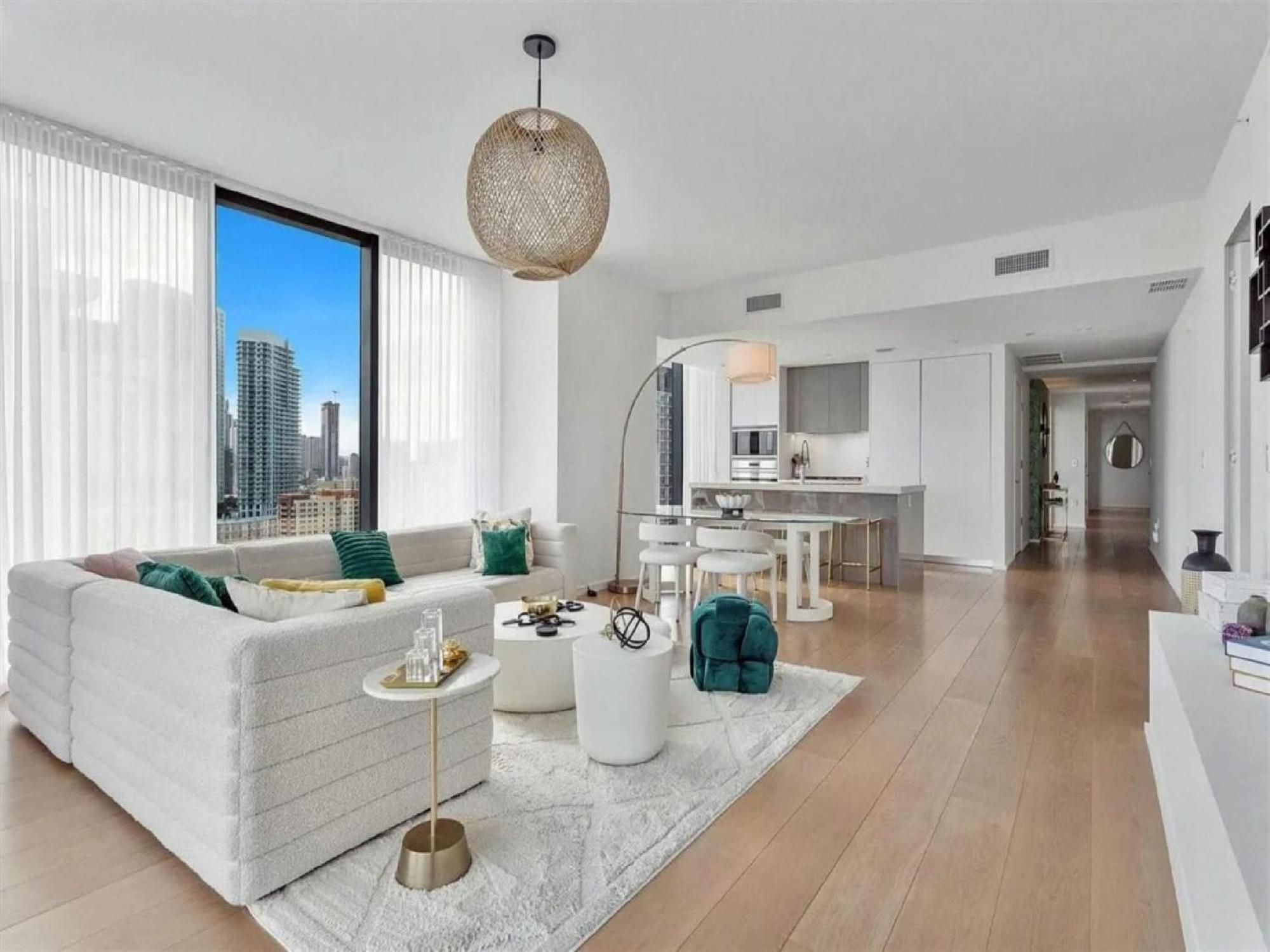 Sky With Bay Views In Edgewater * Miami