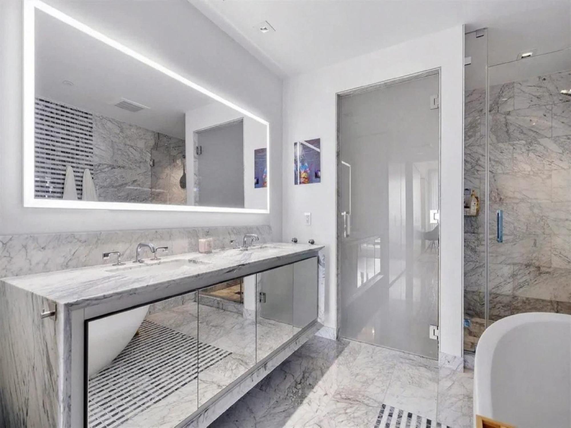 Apartment Sky With Bay Views In Edgewater