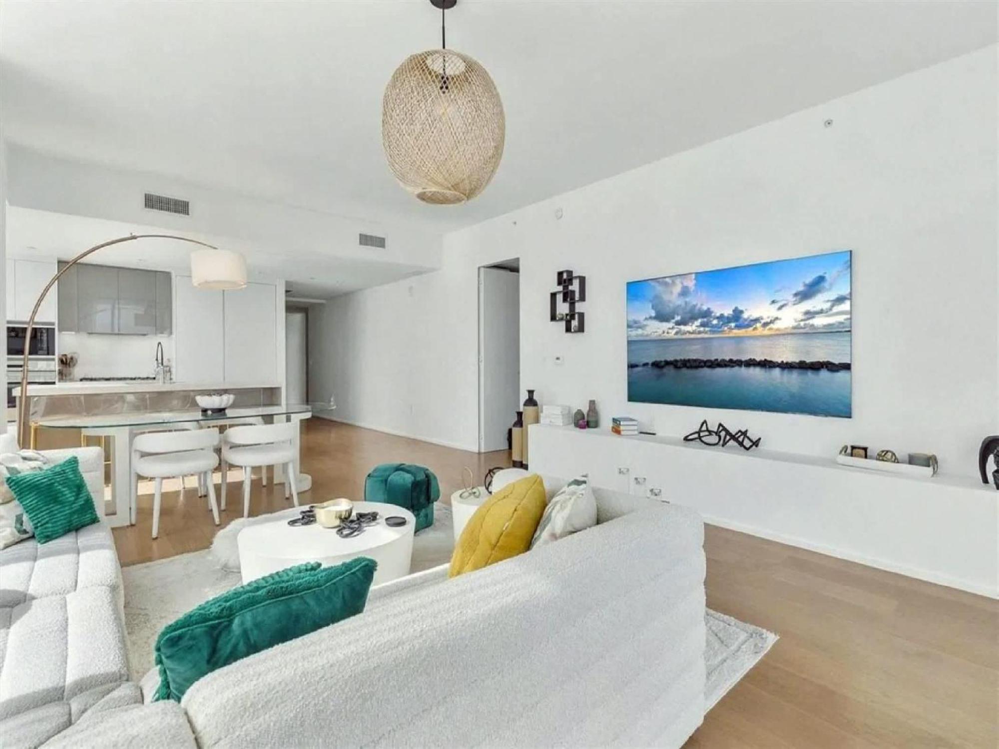 Sky With Bay Views In Edgewater * Miami