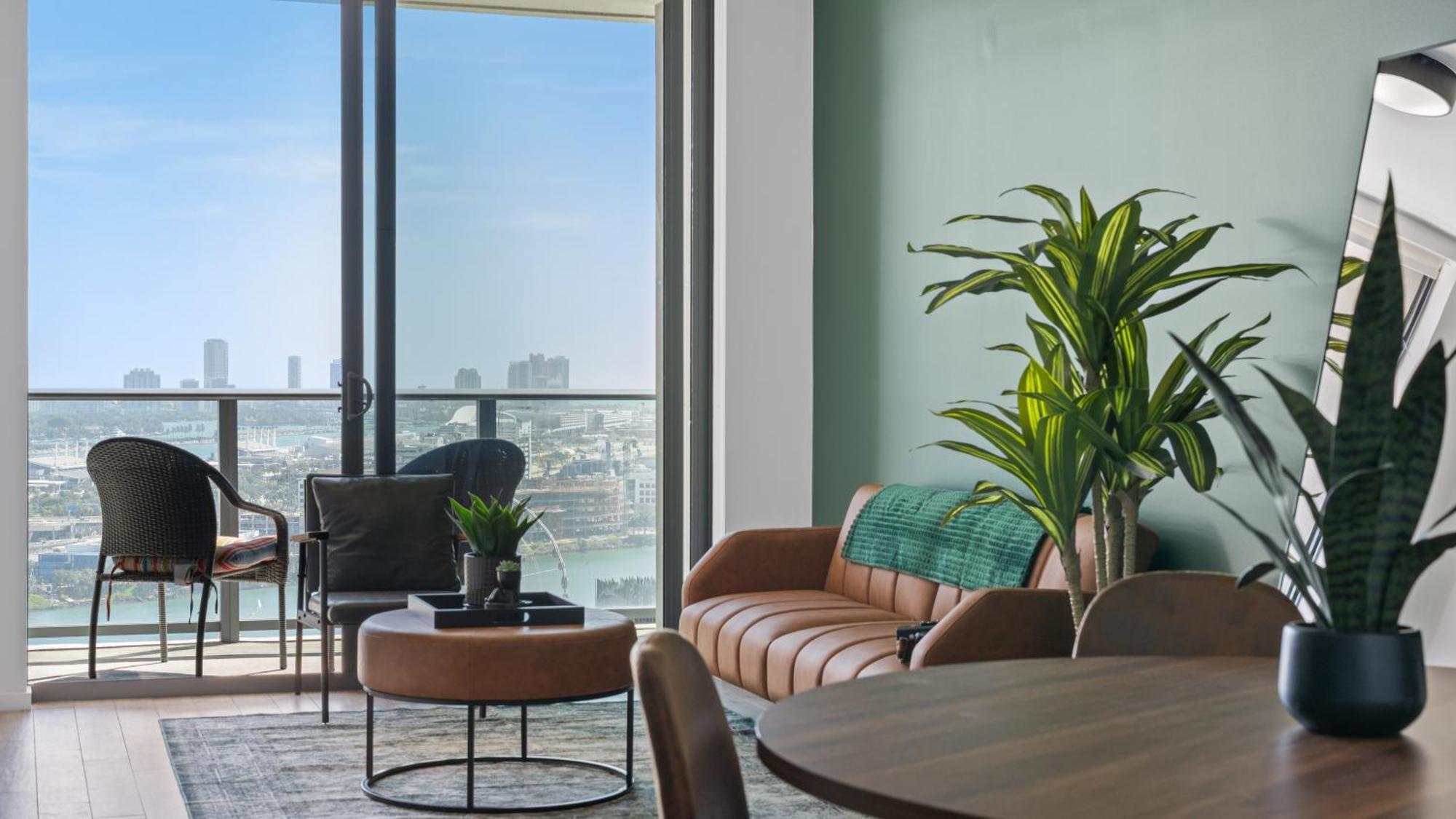 2-bedr Downtown Bay Views Apartment *