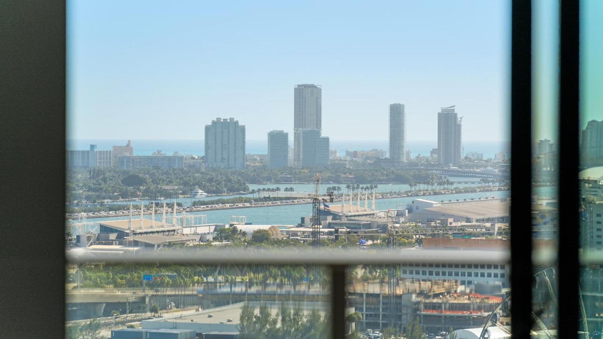 2-bedr Downtown Bay Views Apartment