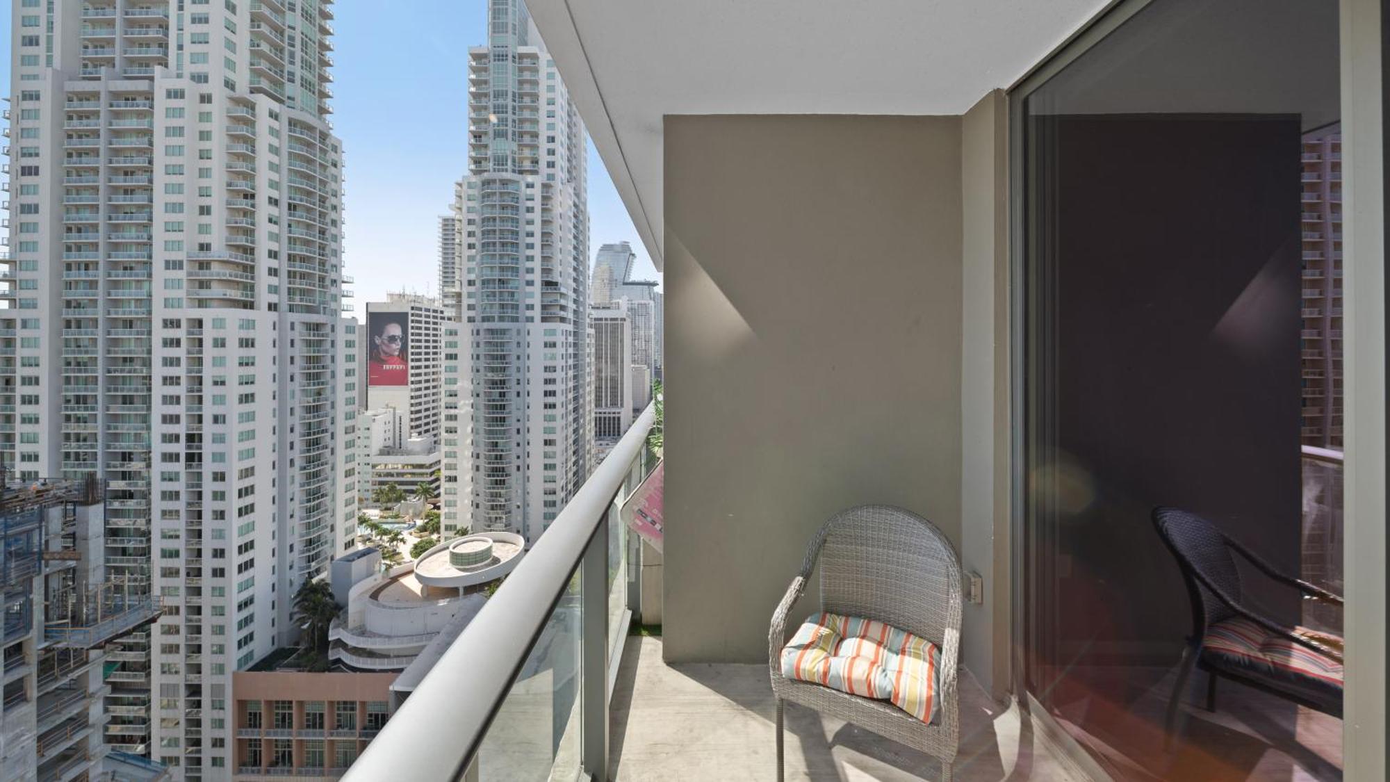 Apartment 2-bedr Downtown Bay Views