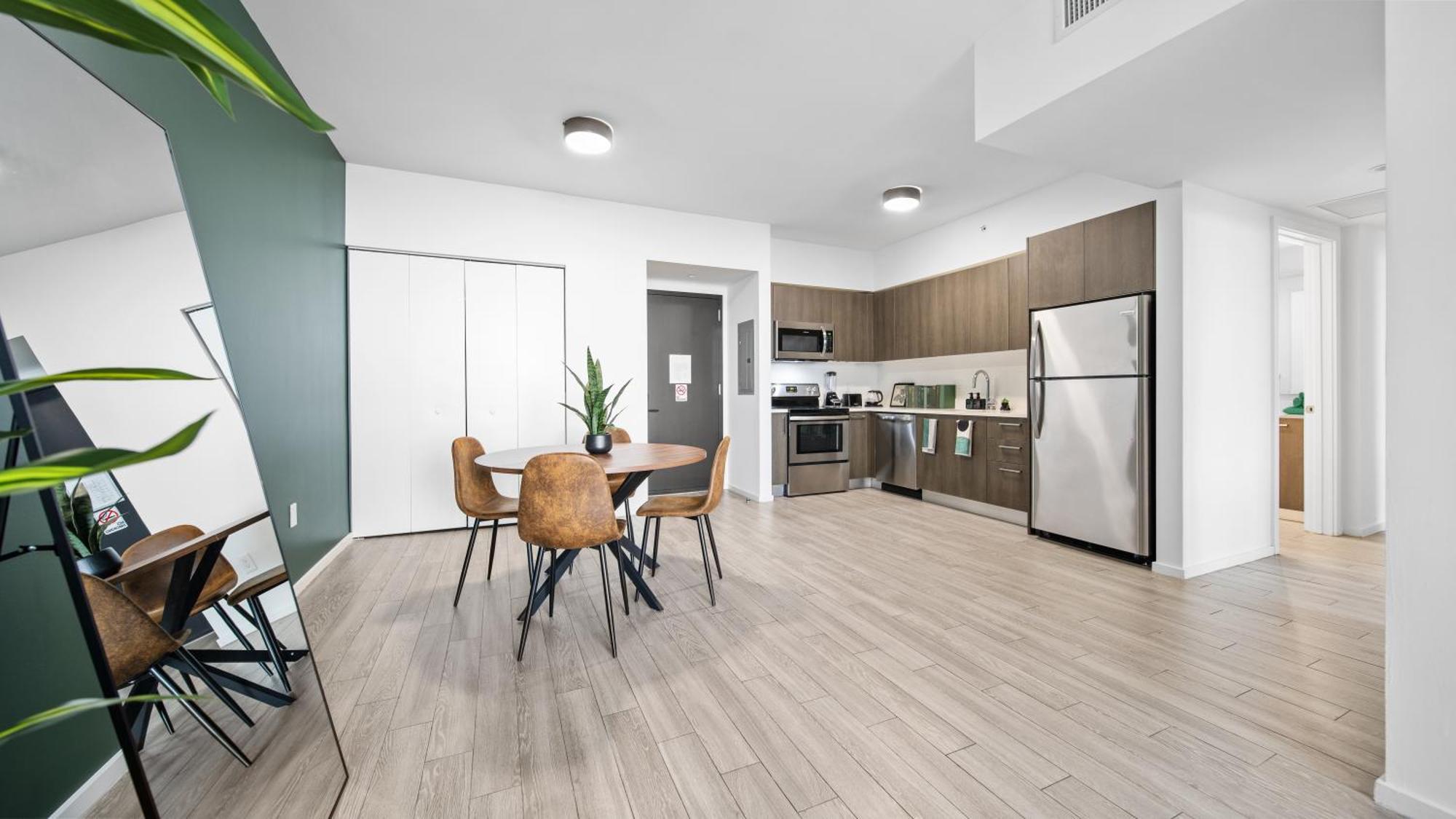 2-bedr Downtown Bay Views