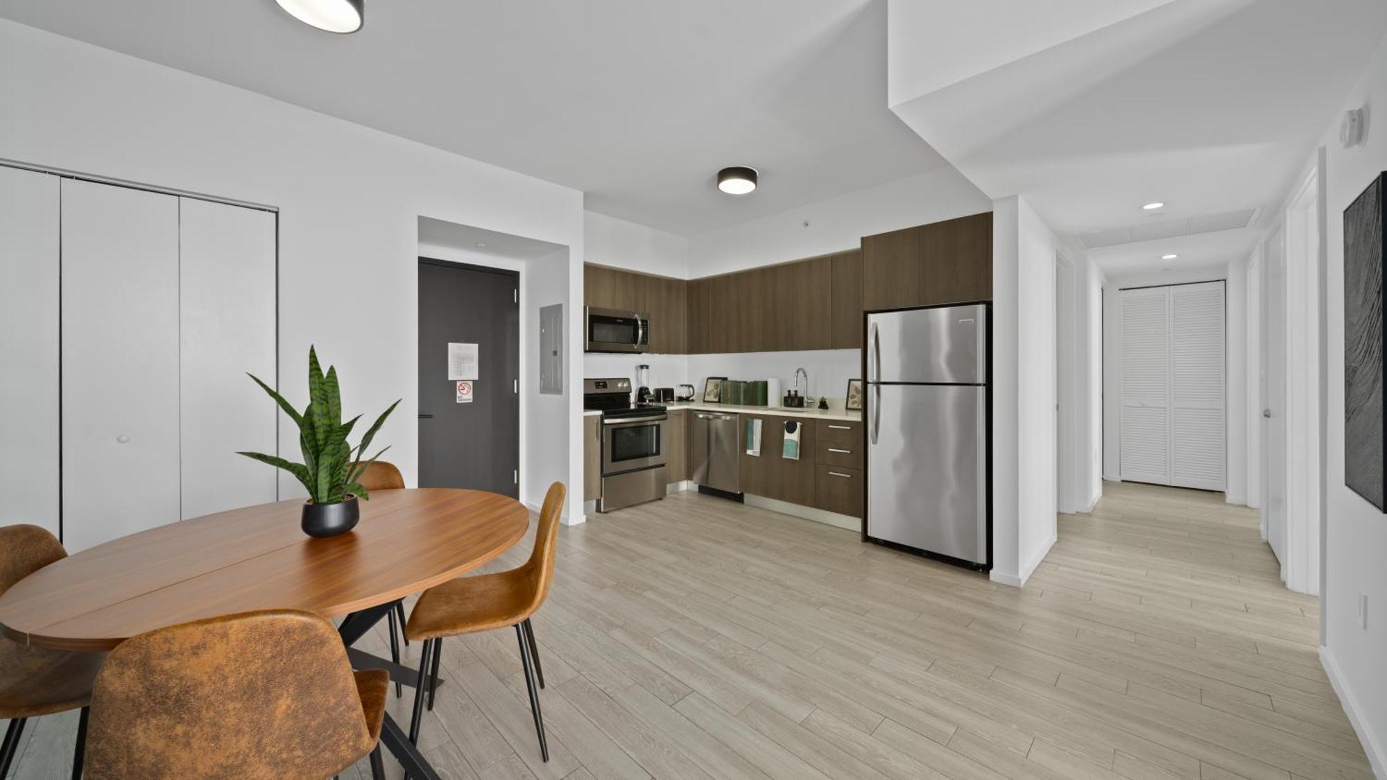 2-bedr Downtown Bay Views Apartment