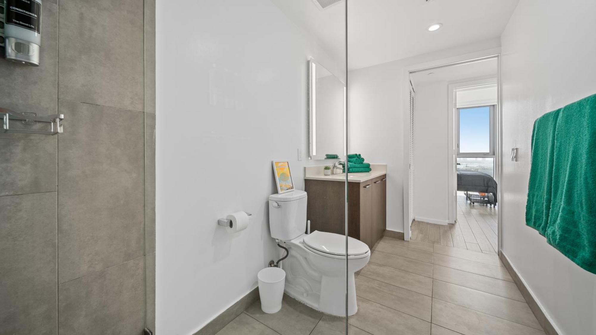 Apartment 2-bedr Downtown Bay Views