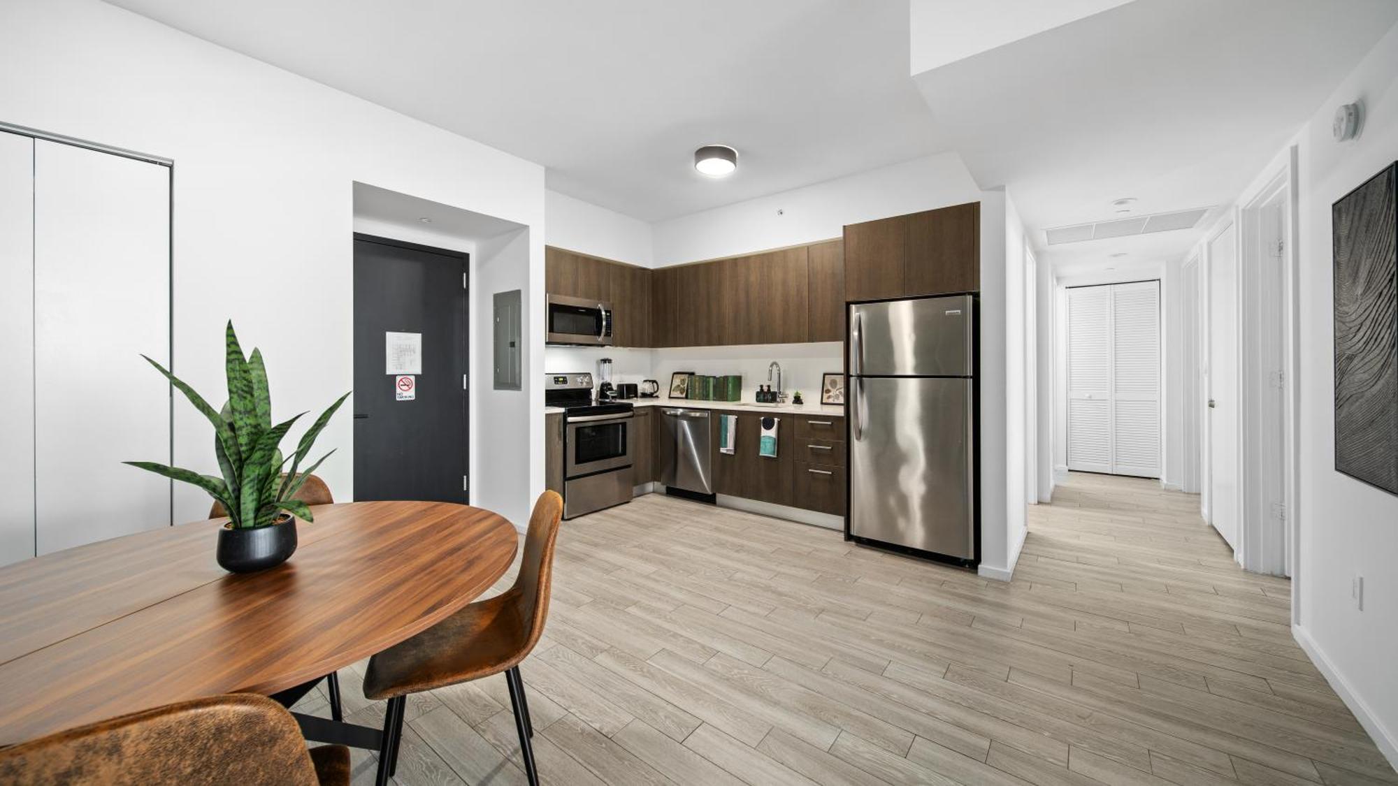 2-bedr Downtown Bay Views
